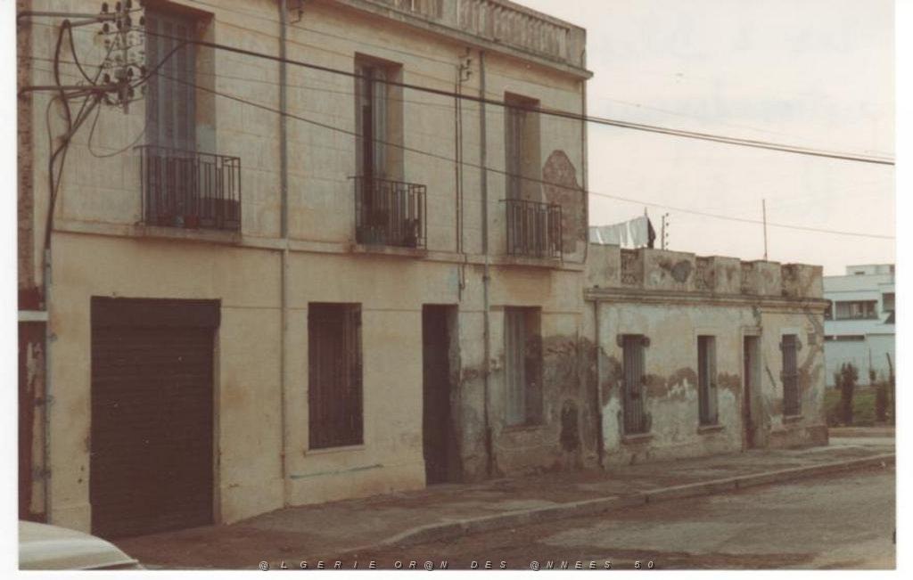 ORAN GAMBETTA RUE ALOING 1982 2 BALCONS ET MAISON IBANEZ1 .JPG
